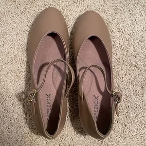 Capezio cream character shoes size 9.5